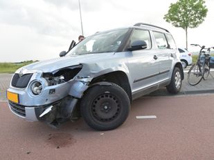 Forse schade na botsing op kruising in Etten-Leur