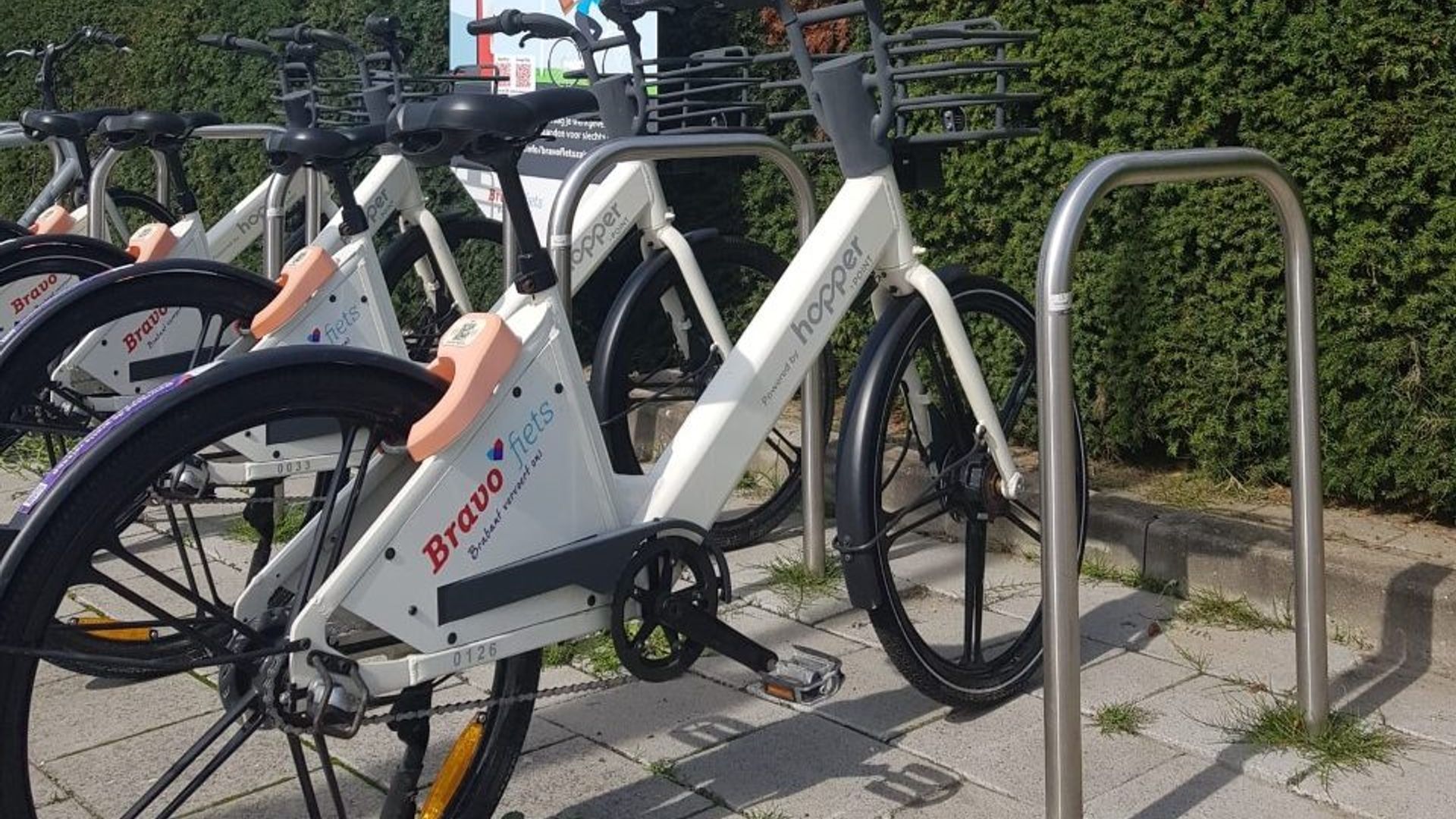 Deelfietsen bij twee bushaltes in Hoogerheide en Huijbergen