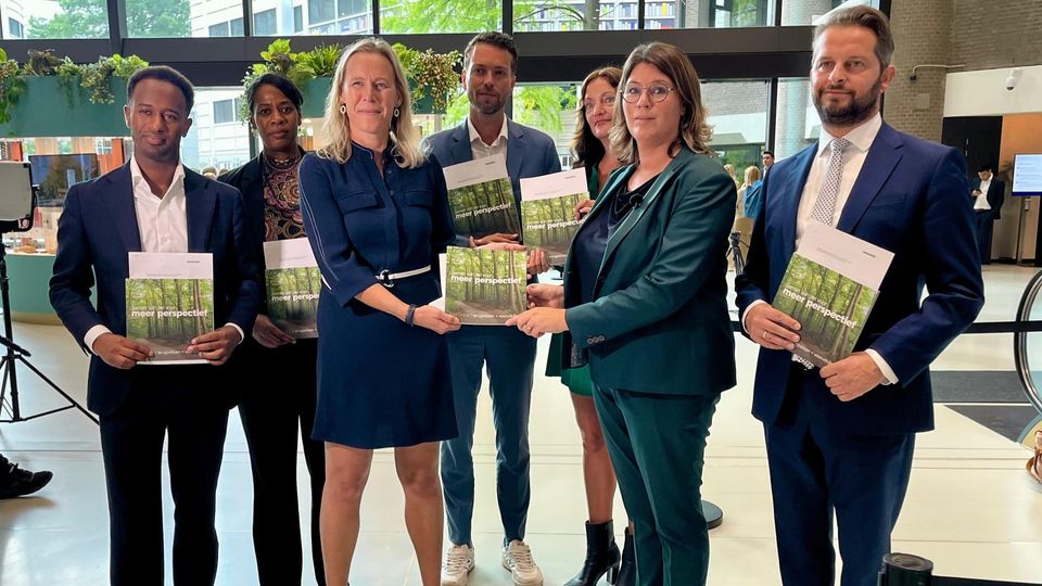 Burgemeester Zundert Vermue petitie Tweede Kamer