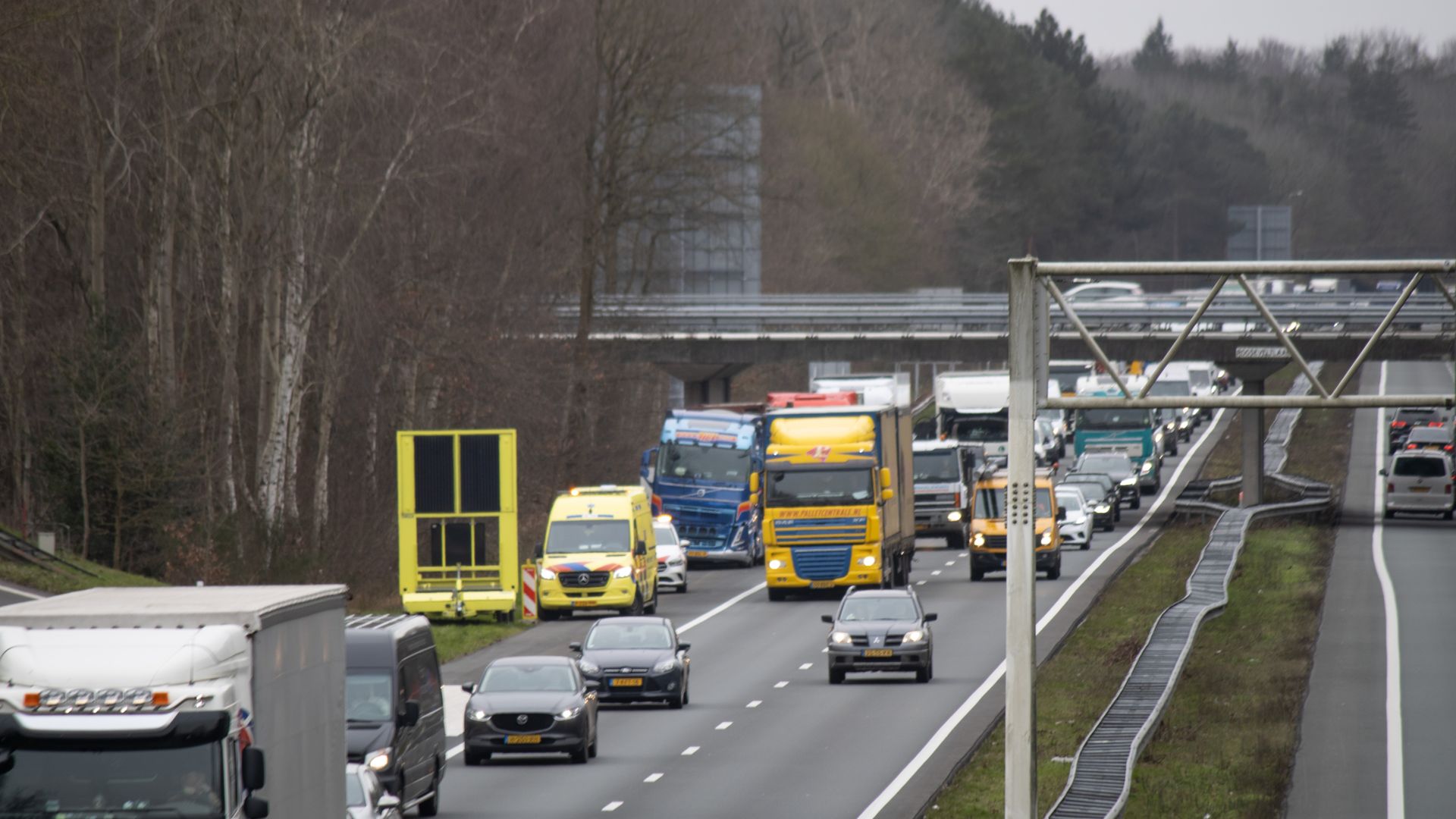 Lange File Op A4 Bij Bergen Op Zoom Door Ongeval Met Vrachtwagen