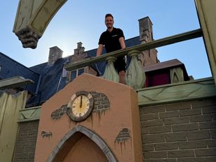 De opbouw van het decor van Huiveren in het Hof is in volle gang.