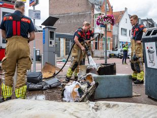 Gedumpte huisraad in brand gestoken in Roosendaal