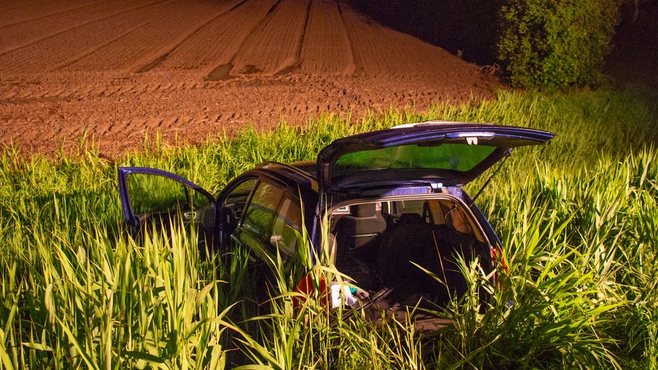 Auto belandt in sloot op Tholen