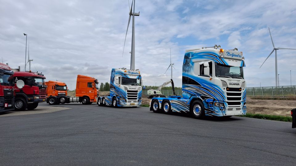 Truckers bezorgen cliënten unieke dag op de vrachtwagen: &#8216;Beetje toeteren en seinen, altijd goed&#8217;