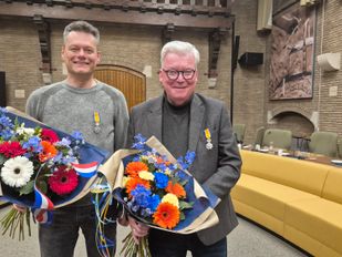Vertrekkende raadsleden in Woensdrecht ontvangen Koninklijke onder&shy;scheiding