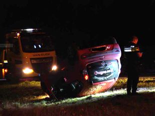 Pizzabezorger slaat over de kop op afrit A58 bij Sint Willebrord