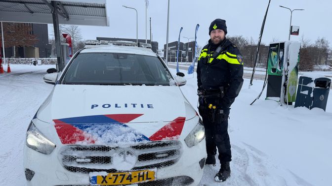 Agent Ashwin zorgt voor de veiligheid in Etten-Leur.