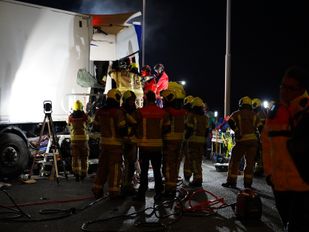 Botsing ongeval vrachtwagens a16 Moerdijkbrug Moerdijk