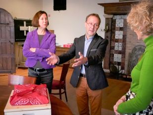 Paul en Marielle Gieles, zoon en dochter van Fons Gieles (1924-1995) brachten de werken woensdagmiddag naar Bergen op Zoom.