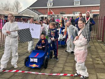 De jongens en meiden van de Pin.