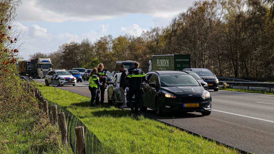 Kop-staartbotsing op A4 bij Bergen op Zoom, bestuurders met schrik vrij