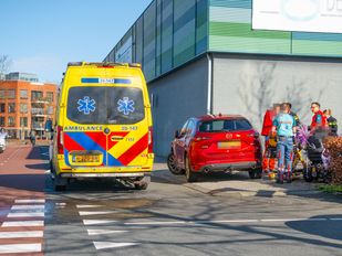 Vrouw op scootmobiel aangereden bij winkelcentrum in Bergen op Zoom