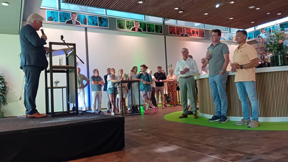 Lovende woorden, metaforen en anekdotes bij afscheid van vier Roosendaalse wethouders