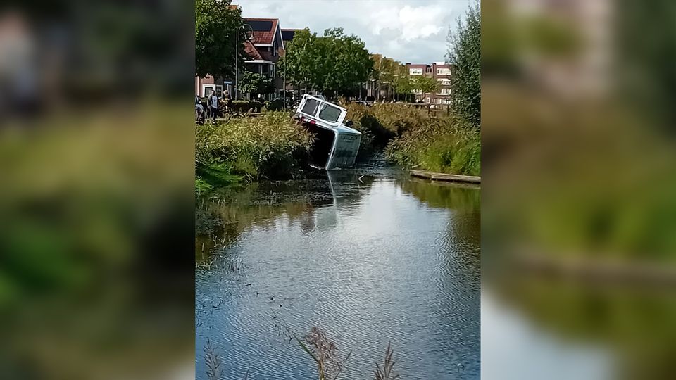 Achtervolging na fietsendiefstal eindigt in sloot in Tholen