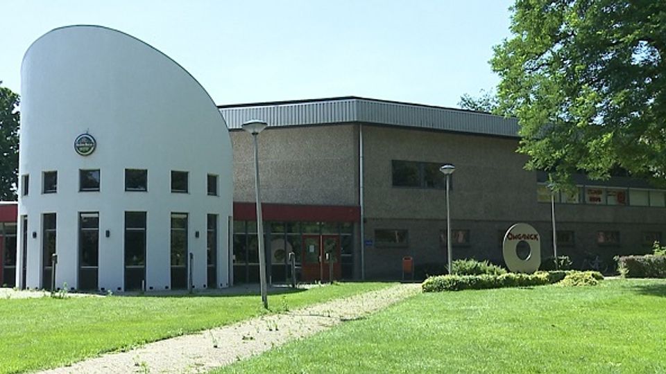 Sporthal De Omganck in Wouw, een van de sporthallen waar Sportfondsen verantwoordelijk is voor het beheer.