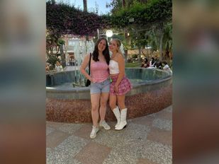 Maud en Susan zingen openluchttheater Vrouwenhof zomerprogramma