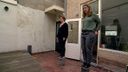 Kristel, Marissa en Rob balanceren urenlang op palen om jongeren te helpen