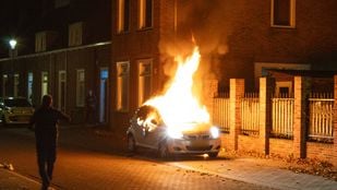 autobrand vuurwerk Ligusterstraat Bergen op Zoom