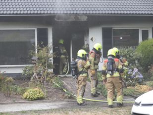 Uitslaande woningbrand in Oudenbosch, bewoners op tijd buiten