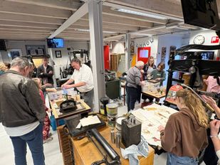Drukkerij Museum Etten-Leur papierscheppen