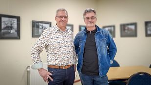 Ben Buurstee (voorzitter van bewonersplatform Kortendijk) en Wim Matthijssen (lid van de werkgroep kortendijk 50 jaar).