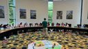 Kinderen nemen raadszaal gemeente Halderberge over voor één ochtend