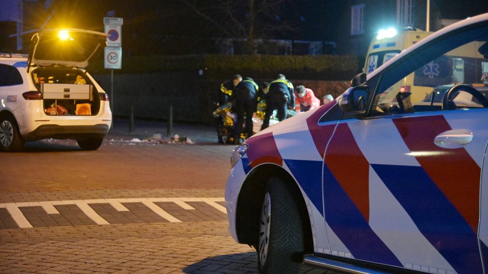 Automobilist en fietser botsen op elkaar, fietser gewond naar ziekenhuis