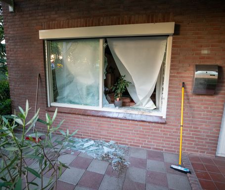 explosief explosie bergen op zoom 112 ambulance brandweer politie ericalaan