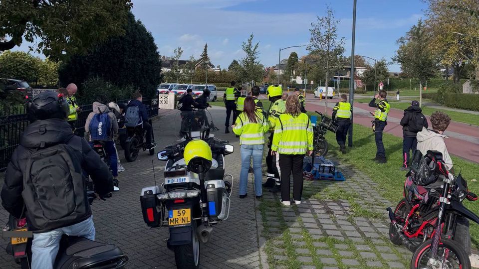Politie deelt 74 bekeuringen uit bij verkeerscontrole