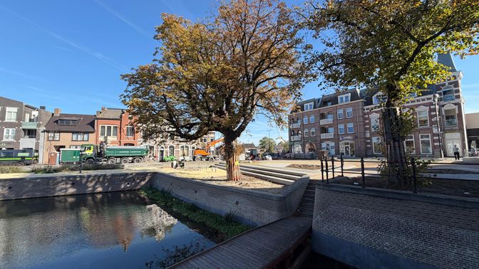 Kade bij haven van Oudenbosch
