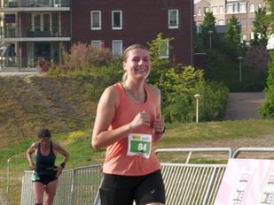 Lopers trotseren pittige heuvels tijdens eerste Slag om Woensdrecht Run