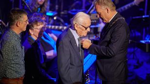 Uitreiking Nobel Roosendaal Buijs