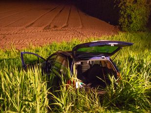 Auto belandt in sloot op Tholen