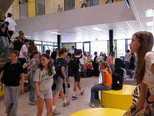 Brugklassers KSE Etten-Leur mogen geen telefoon gebruiken tijdens pauze: &#8216;Even wennen&#8217;