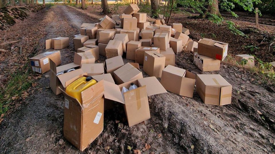 Tientallen dozen vol jerrycans gedumpt in Zunderts bos