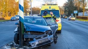 Auto ongeluk botsing paal Bergen op Zoom