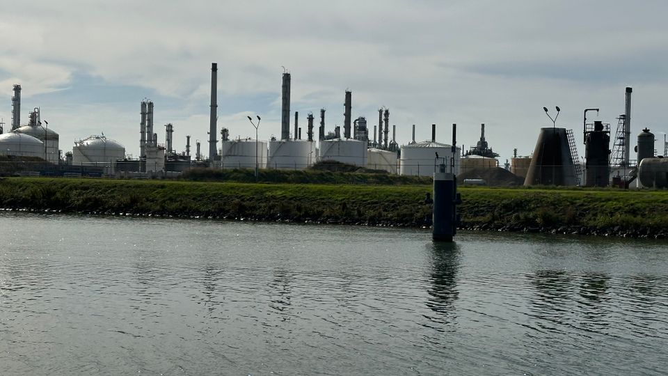 Werknemers Shell in onzekerheid over toekomst bedrijf: vakbonden eisen duidelijkheid