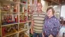 ‘Te popperig’ voor tehuizen, perfect voor museum: het poppenhuis van Tilly en Louis