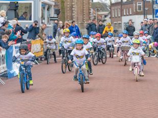 Wielerronde Oud Gastel viert jubileum grootser dan ooit: &#8216;Echt iets om trots op te zijn&#8217;