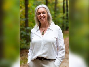 Natacha van Eck na interimperiode nu definitief gemeente&shy;secretaris van Halderberge