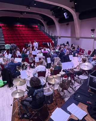 Zeventig leden, zeventig jaar leeftijdsverschil: Orkest de Oudenbossche Harmonie verbindt Halderberge