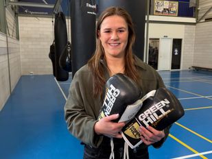 Roosendaalse Chelsey Heijnen (26) stopt met professioneel boksen.