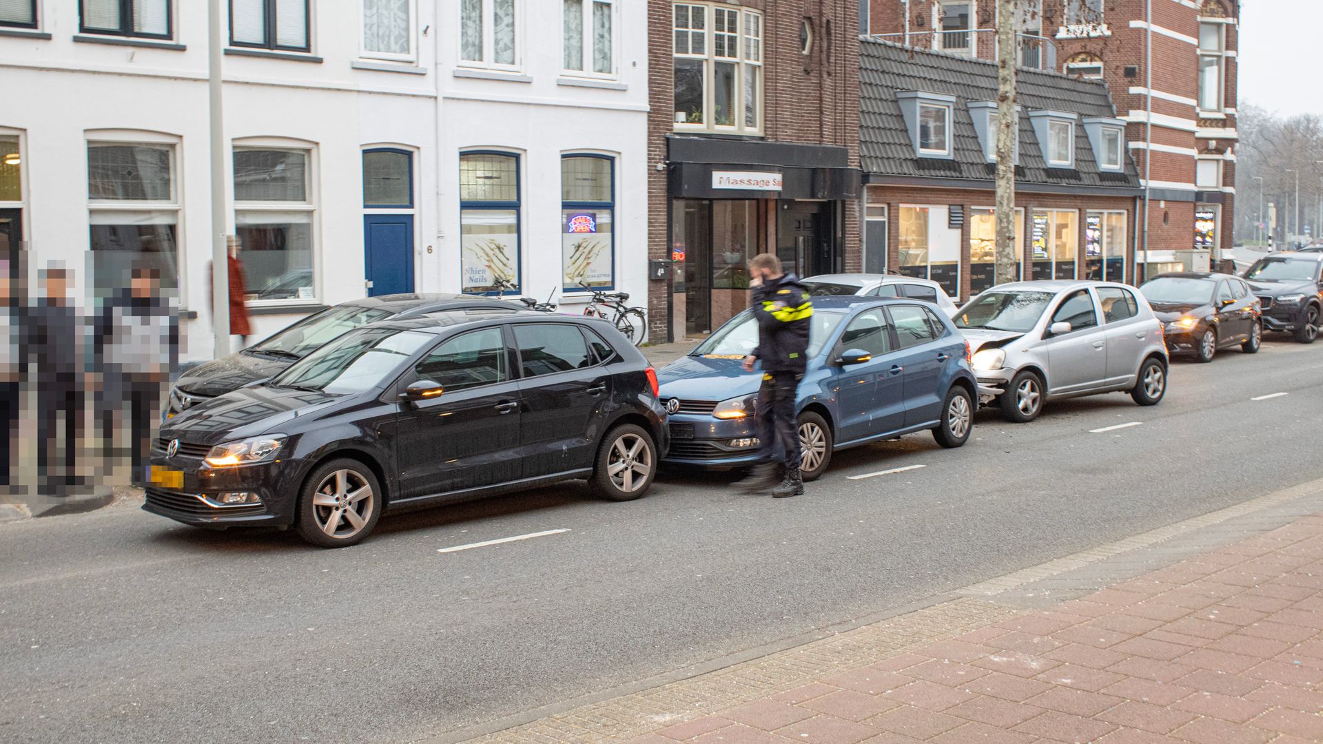 Kettingbotsing in Bergen op Zoom drie auto’s beschadigd