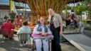 Sterrebos en Lambertijnenhof vieren jubileum met kermis met rolstoeldraaimolen