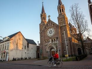 De Paterskerk in Roosendaal viert het 150-jarig bestaan.