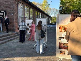 Belanghebbende luisteren naar zorgen van inwoners via audiotour (Foto: ZuidWest Update)