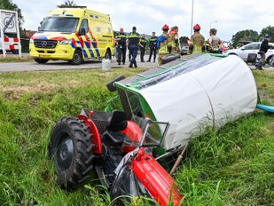 Huifkar in sloot bij Rijsbergen