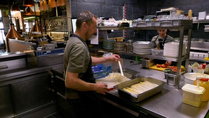 Etten-Leur - Martijn Hoetjes in de keuken van Brasserie Tartaar.