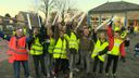 Leerlingen basisschool Sint-Maarten in Halsteren goed zichtbaar op pad