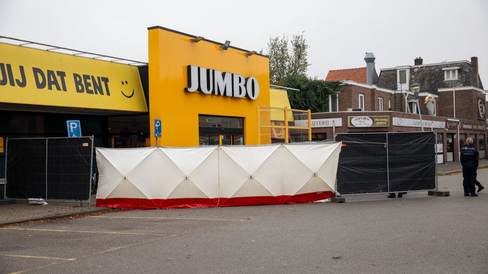 Overleden persoon gevonden bij supermarkt in Roosendaal